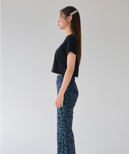 LUVISTRUE(ラヴイズトゥルー)の「LVG HEART CROP TEE(Tシャツ/カットソー・レディース・ブラック・FREE)」の3枚目の写真