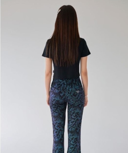 LUVISTRUE(ラヴイズトゥルー)の「LVG HEART CROP TEE(Tシャツ/カットソー・レディース・ブラック・FREE)」の4枚目の写真