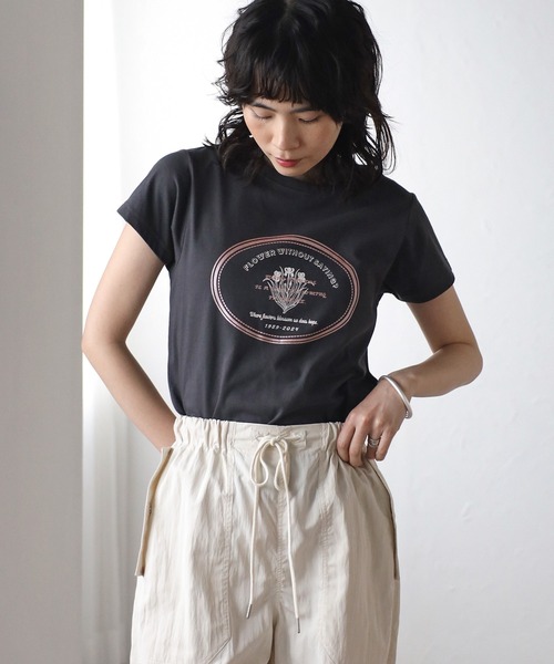 COMMRE（コムル）の「箔プリントフラワーコンパクトTシャツ（Tシャツ/カットソー・レディース・ホワイト/ネイビー/チャコールグレー・FREE）」の9枚目の写真