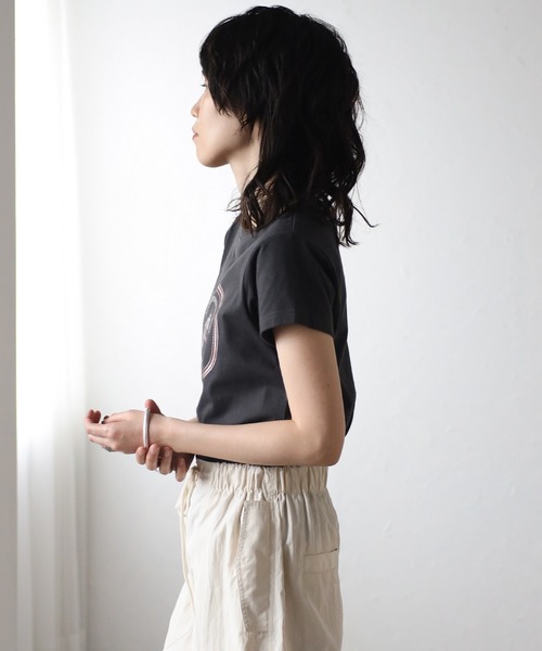 COMMRE（コムル）の「箔プリントフラワーコンパクトTシャツ（Tシャツ/カットソー・レディース・ホワイト/ネイビー/チャコールグレー・FREE）」の10枚目の写真