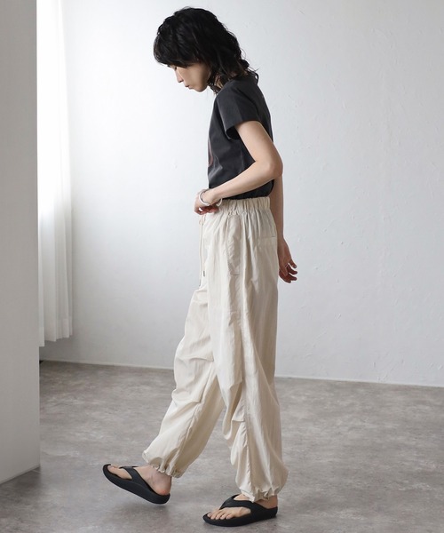 COMMRE（コムル）の「箔プリントフラワーコンパクトTシャツ（Tシャツ/カットソー・レディース・ホワイト/ネイビー/チャコールグレー・FREE）」の13枚目の写真