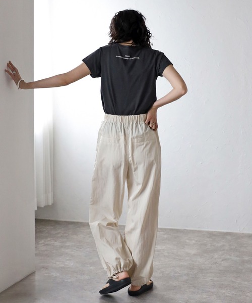 COMMRE（コムル）の「箔プリントフラワーコンパクトTシャツ（Tシャツ/カットソー・レディース・ホワイト/ネイビー/チャコールグレー・FREE）」の14枚目の写真