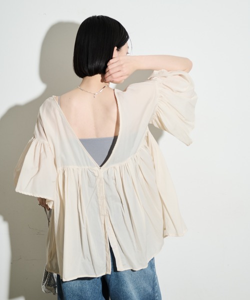 Shelly island（シェリーアイランド）の「2WAYギャザーブラウス（シャツ/ブラウス・レディース・ブラック/ベージュ・FREE）」の10枚目の写真