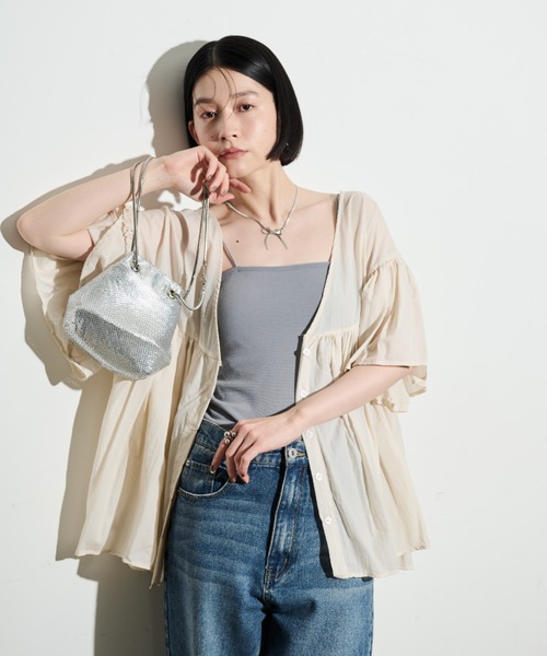 Shelly island（シェリーアイランド）の「2WAYギャザーブラウス（シャツ/ブラウス・レディース・ブラック/ベージュ・FREE）」の4枚目の写真