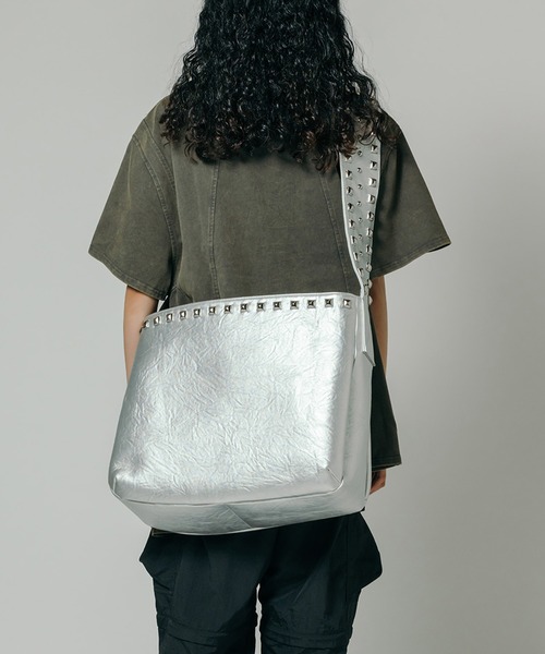 VI E DIT（ヴィエディット）の「スタッズタスキショルダーバッグ