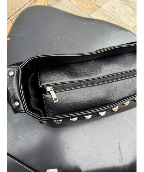 VI E DIT（ヴィエディット）の「スタッズタスキショルダーバッグ