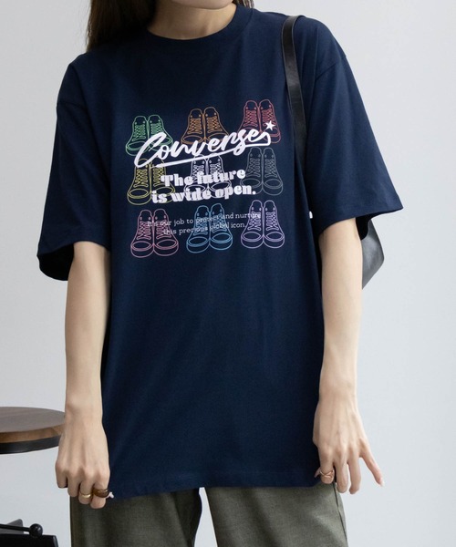 CONVERSE(コンバース)の「CONVERSE カラフルシューズプリントBIGTシャツ(Tシャツ/カットソー・レディース・チャコールグレー/ネイビー/オートミール・M/L)」の3枚目の写真