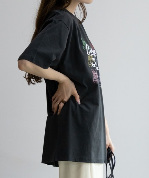 CONVERSE(コンバース)の「CONVERSE カラフルシューズプリントBIGTシャツ(Tシャツ/カットソー・レディース・チャコールグレー/ネイビー/オートミール・M/L)」の7枚目の写真