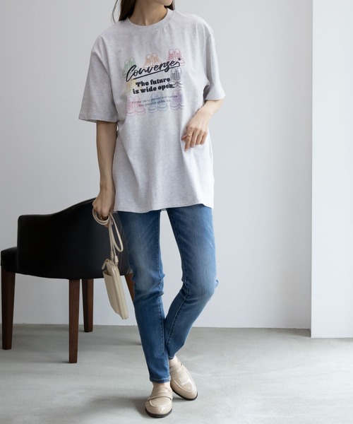 CONVERSE(コンバース)の「CONVERSE カラフルシューズプリントBIGTシャツ(Tシャツ/カットソー・レディース・チャコールグレー/ネイビー/オートミール・M/L)」の9枚目の写真