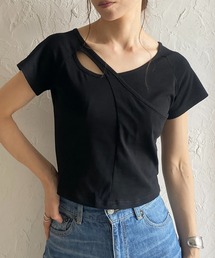 アシンメトリーカットアウト半袖クロップ丈ショートTシャツ
