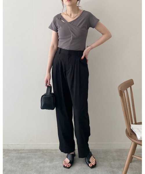 ZAFUL 半袖 アシンメトリー ベーシック Tシャツ【送料込み】 セール】アシンメトリーカットアウト半袖クロップ丈ショートT