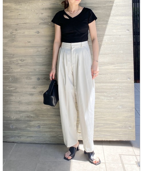 She's Closet(シーズクローゼット)の「アシンメトリーカットアウト半袖クロップ丈ショートTシャツ(Tシャツ/カットソー・レディース・ブラック/チャコールグレー/グリーン/クリーム・FREE)」の8枚目の写真