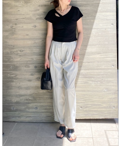 She's Closet(シーズクローゼット)の「アシンメトリーカットアウト半袖クロップ丈ショートTシャツ(Tシャツ/カットソー・レディース・ブラック/チャコールグレー/グリーン/クリーム・FREE)」の10枚目の写真