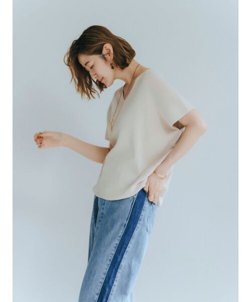 YECCA VECCA（イェッカヴェッカ）の「Vネックドルマンニット（ニット/セーター・レディース・ベージュ/アイボリー/ブラック/ブルー/その他7・FREE）」の6枚目の写真