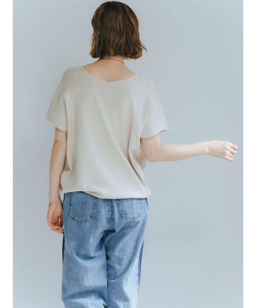 YECCA VECCA（イェッカヴェッカ）の「Vネックドルマンニット（ニット/セーター・レディース・ベージュ/アイボリー/ブラック/ブルー/その他7・FREE）」の10枚目の写真