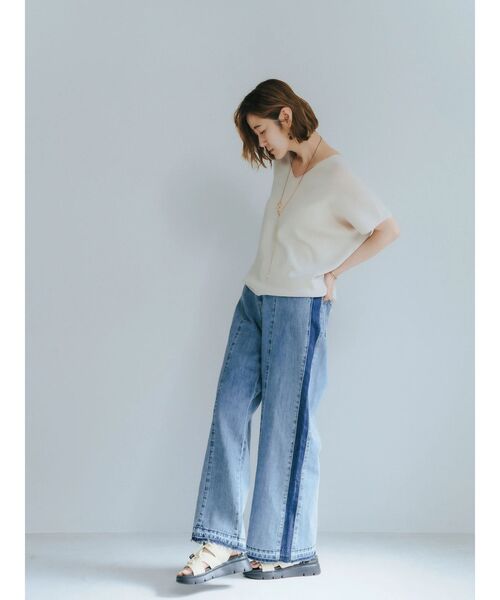 YECCA VECCA（イェッカヴェッカ）の「Vネックドルマンニット（ニット/セーター・レディース・ベージュ/アイボリー/ブラック/ブルー/その他7・FREE）」の14枚目の写真