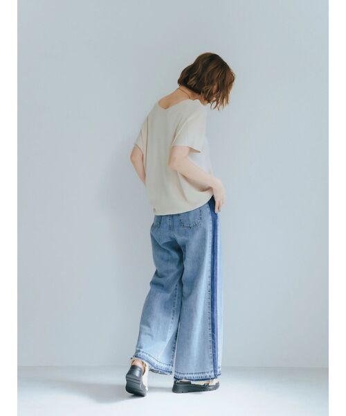 YECCA VECCA（イェッカヴェッカ）の「Vネックドルマンニット（ニット/セーター・レディース・ベージュ/アイボリー/ブラック/ブルー/その他7・FREE）」の16枚目の写真