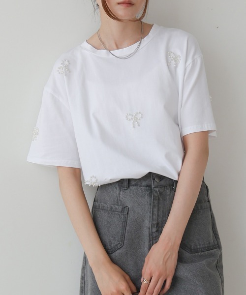 Bab(バブ)の「リボンパールTシャツ(Tシャツ/カットソー・レディース・ホワイト/ブラック/グレー・FREE)」の1枚目の写真
