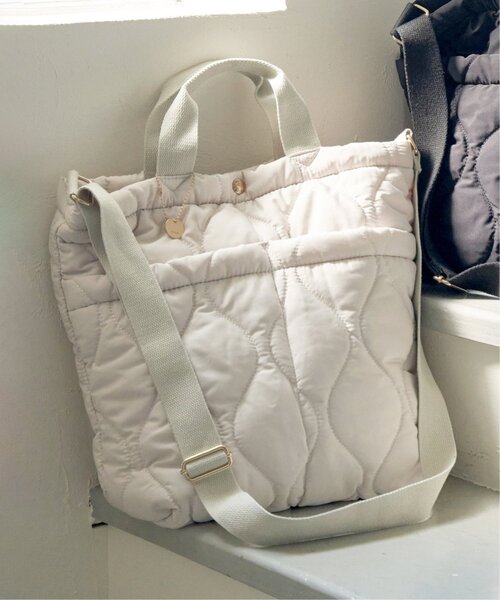 ikka(イッカ)の「キルティングビッグトートバッグ(ショルダーバッグ・レディース・ブラック/オフホワイト/グレー/ブルー・FREE)」の17枚目の写真