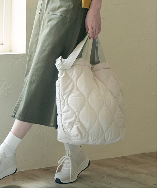 ikka(イッカ)の「キルティングビッグトートバッグ(ショルダーバッグ・レディース・ブラック/オフホワイト/グレー/ブルー・FREE)」の19枚目の写真