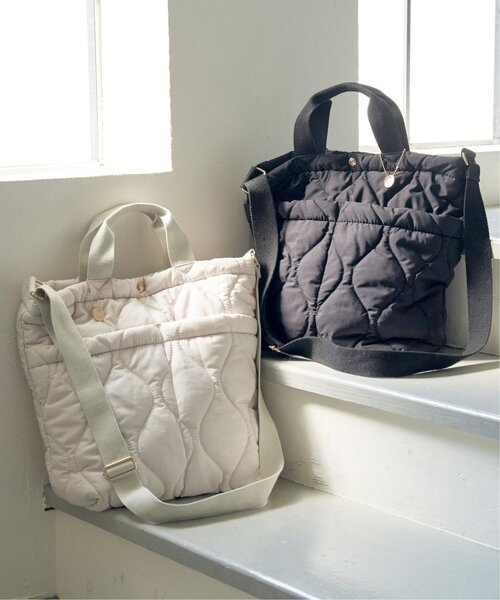 ikka(イッカ)の「キルティングビッグトートバッグ(ショルダーバッグ・レディース・ブラック/オフホワイト/グレー/ブルー・FREE)」の22枚目の写真