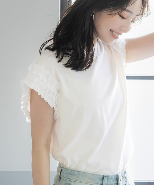 coca(coca)(コカ)の「【WEB限定セール】肩フリルトップス(Tシャツ/カットソー・レディース・ブラック/ホワイト・S/M/L)」の1枚目の写真