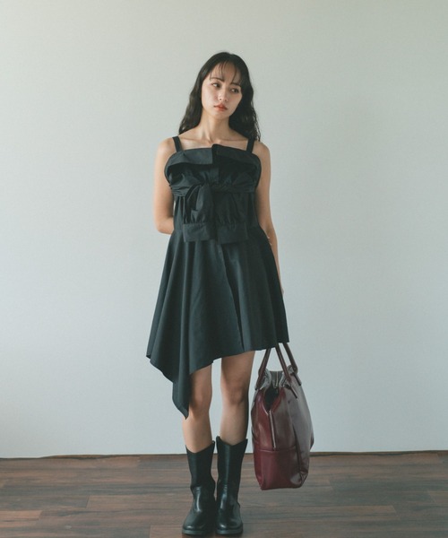 VANNIE U(ヴァニーユー)の「イレギュラーヘムオフショルミニワンピース(シャツワンピース・レディース・ブラック/ホワイト・FREE)」の6枚目の写真