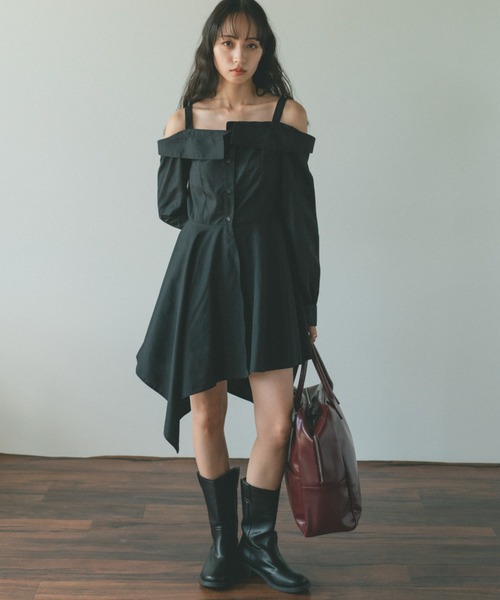VANNIE U(ヴァニーユー)の「イレギュラーヘムオフショルミニワンピース(シャツワンピース・レディース・ブラック/ホワイト・FREE)」の5枚目の写真