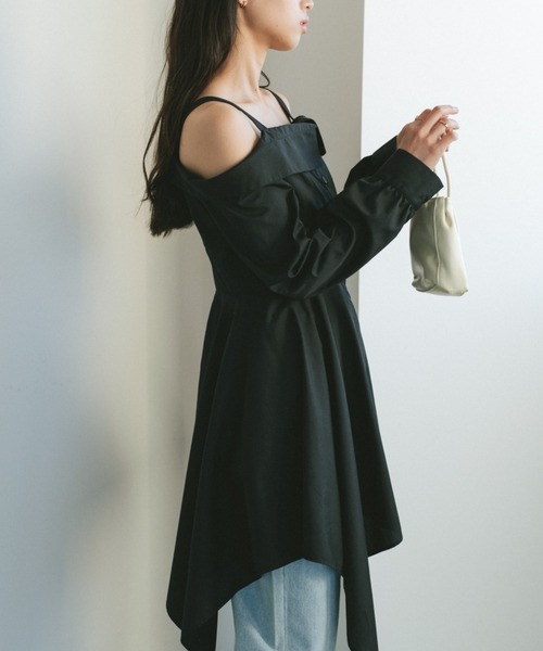 VANNIE U(ヴァニーユー)の「イレギュラーヘムオフショルミニワンピース(シャツワンピース・レディース・ブラック/ホワイト・FREE)」の22枚目の写真
