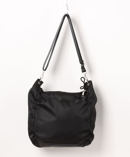 SPINNS（スピンズ）の「シャーリングナイロンショルダーバッグ バレエコア（ショルダーバッグ・レディース・レッド/ブラック・ONESIZE）」の17枚目の写真