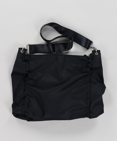 SPINNS（スピンズ）の「シャーリングナイロンショルダーバッグ バレエコア（ショルダーバッグ・レディース・レッド/ブラック・ONESIZE）」の12枚目の写真