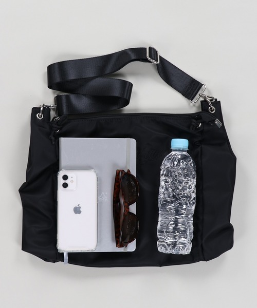 SPINNS（スピンズ）の「シャーリングナイロンショルダーバッグ バレエコア（ショルダーバッグ・レディース・レッド/ブラック・ONESIZE）」の14枚目の写真