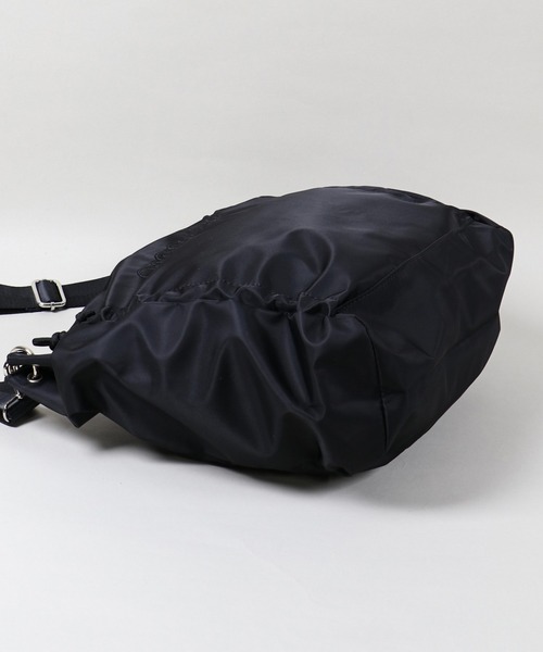 SPINNS（スピンズ）の「シャーリングナイロンショルダーバッグ バレエコア（ショルダーバッグ・レディース・レッド/ブラック・ONESIZE）」の15枚目の写真