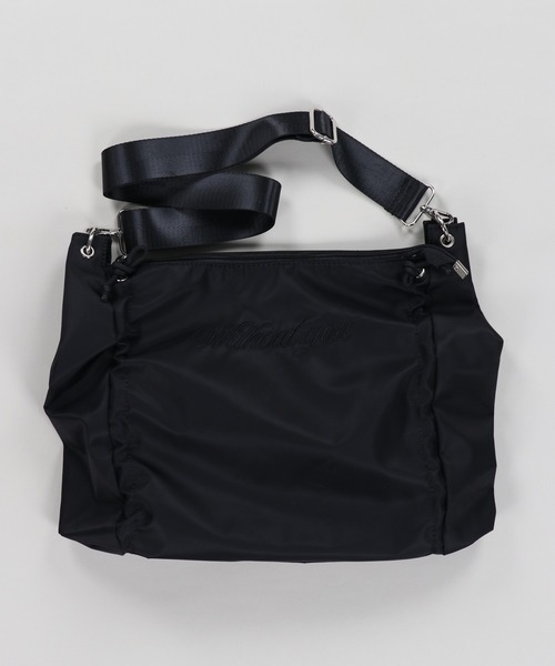 SPINNS（スピンズ）の「シャーリングナイロンショルダーバッグ バレエコア（ショルダーバッグ・レディース・レッド/ブラック・ONESIZE）」の11枚目の写真