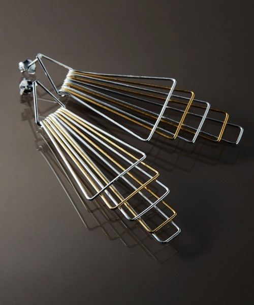YArKA（ヤーカ）の「【YArKA/ヤーカ】surface processing 5parts layered earring(pierce)[ftdtf9] / 表面加工重ねパーツピアス（ピアス（両耳用）・レディース・ゴールド/その他1/シルバー・FREE）」の3枚目の写真