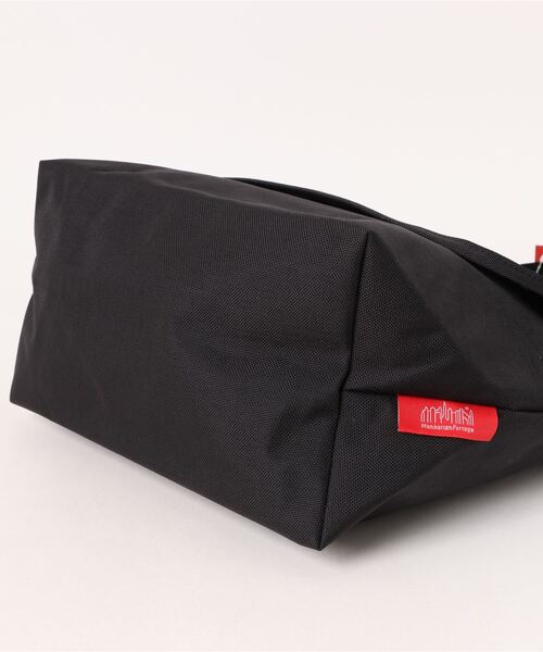 Manhattan Portage（マンハッタンポーテージ）の「NY Messenger Bag JR Back Pocket W/ Divider Magnet（メッセンジャーバッグ・メンズ・ブラック・MEDIUM）」の22枚目の写真