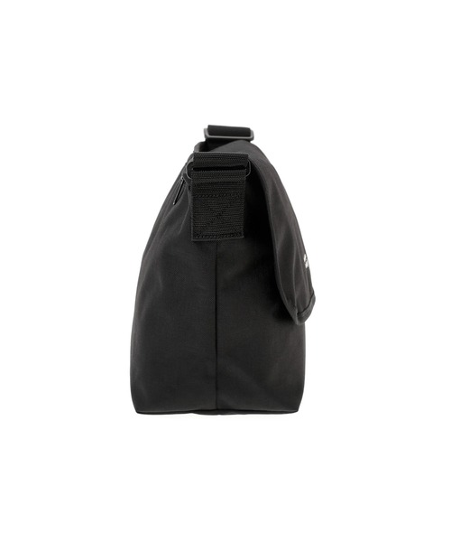 Manhattan Portage（マンハッタンポーテージ）の「NY Messenger Bag JR Back Pocket W/ Divider Magnet（メッセンジャーバッグ・メンズ・ブラック・MEDIUM）」の4枚目の写真