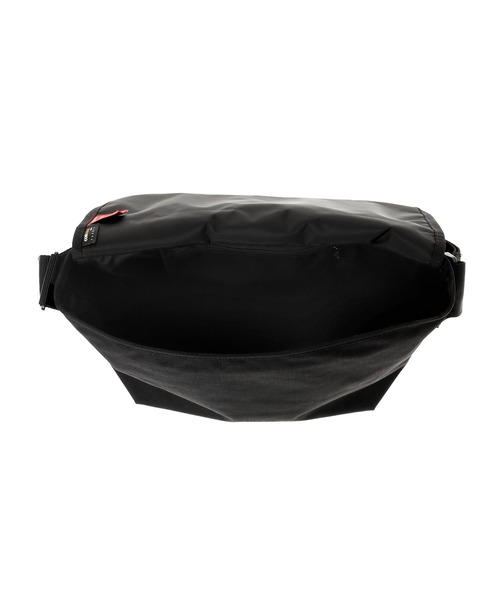 Manhattan Portage（マンハッタンポーテージ）の「NY Messenger Bag JR Back Pocket W/ Divider Magnet（メッセンジャーバッグ・メンズ・ブラック・MEDIUM）」の7枚目の写真