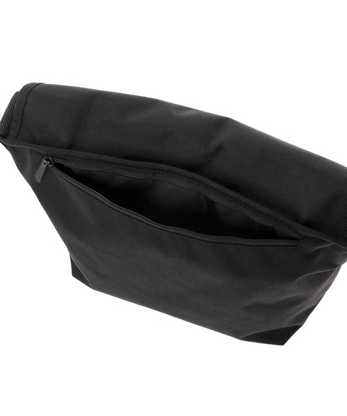 Manhattan Portage（マンハッタンポーテージ）の「NY Messenger Bag JR Back Pocket W/ Divider Magnet（メッセンジャーバッグ・メンズ・ブラック・MEDIUM）」の9枚目の写真
