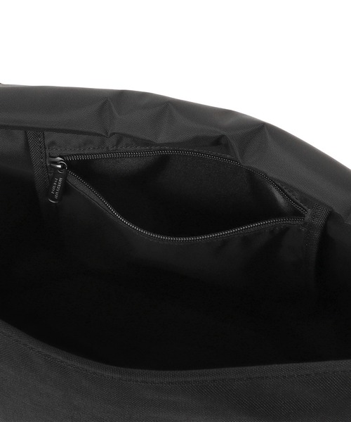 Manhattan Portage（マンハッタンポーテージ）の「NY Messenger Bag JR Back Pocket W/ Divider Magnet（メッセンジャーバッグ・メンズ・ブラック・MEDIUM）」の10枚目の写真