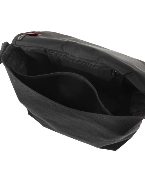 Manhattan Portage（マンハッタンポーテージ）の「NY Messenger Bag JR Back Pocket W/ Divider Magnet（メッセンジャーバッグ・メンズ・ブラック・MEDIUM）」の11枚目の写真