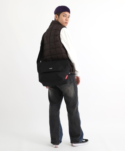 Manhattan Portage（マンハッタンポーテージ）の「NY Messenger Bag JR Back Pocket W/ Divider Magnet（メッセンジャーバッグ・メンズ・ブラック・MEDIUM）」の19枚目の写真