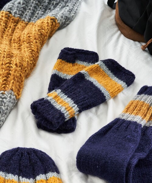 FREAK'S STORE(フリークスストア)の「HAND KNIT LINE GLOVE(手袋・レディース・ネイビー/ブラック/サックスブルー・ONE SIZE)」の3枚目の写真