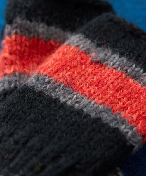 FREAK'S STORE(フリークスストア)の「HAND KNIT LINE GLOVE(手袋・レディース・ネイビー/ブラック/サックスブルー・ONE SIZE)」の4枚目の写真