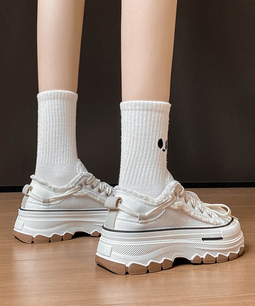 Lace Ladies(レースレディース)の「フリンジ ライン 厚底 レースアップ スニーカー(スニーカー・レディース・ホワイト/ブラック・23cm/23.5cm/24cm/24.5cm/25cm)」の4枚目の写真