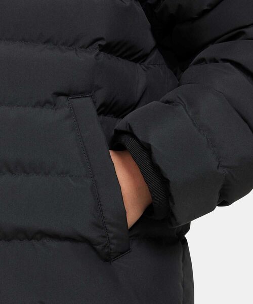 NIKE（ナイキ）の「ナイキ スポーツウェア ライトウェイト シンセティック フィル ジュニア ルーズ フーデッド ジャケット / Nike Sportswear Lightweight Synthetic Fill Big Kids' Loose Hooded Jacket FD2845-010 Black（ダウンジャケット/コート・キッズ・ブラック・130/140/150/160/170）」の5枚目の写真
