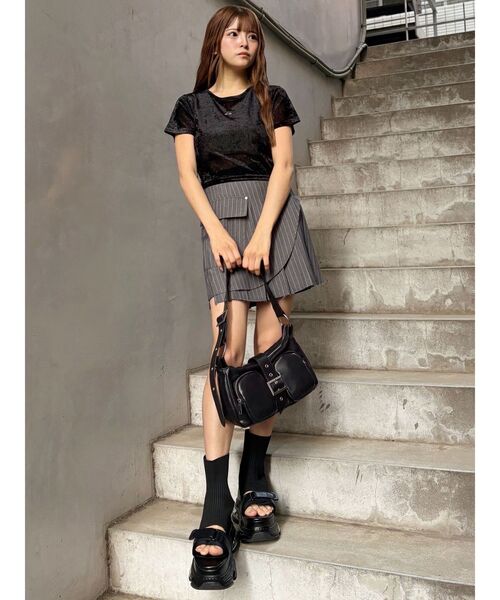 MURUA(ムルーア)の「ダブルポケットベルトバッグ(ハンドバッグ・レディース・ブラック/ブラウン・FREE)」の4枚目の写真