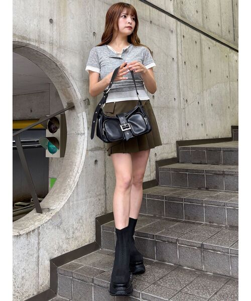 MURUA(ムルーア)の「ダブルポケットベルトバッグ(ハンドバッグ・レディース・ブラック/ブラウン・FREE)」の6枚目の写真