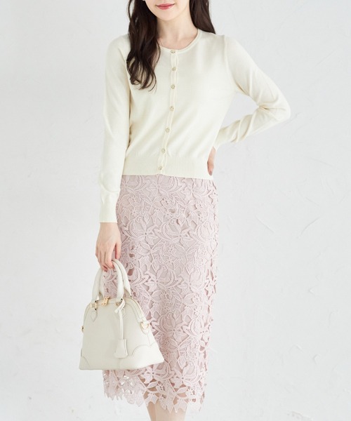 tocco closet（トッコ　クローゼット）の「パールフラワー釦ニットカーディガン（カーディガン/ボレロ・レディース・オフホワイト/グレイッシュブルー/レモンイエロー/ライトピンク・M）」の6枚目の写真