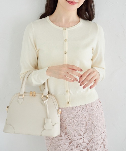tocco closet（トッコ　クローゼット）の「パールフラワー釦ニットカーディガン（カーディガン/ボレロ・レディース・オフホワイト/グレイッシュブルー/レモンイエロー/ライトピンク・M）」の7枚目の写真